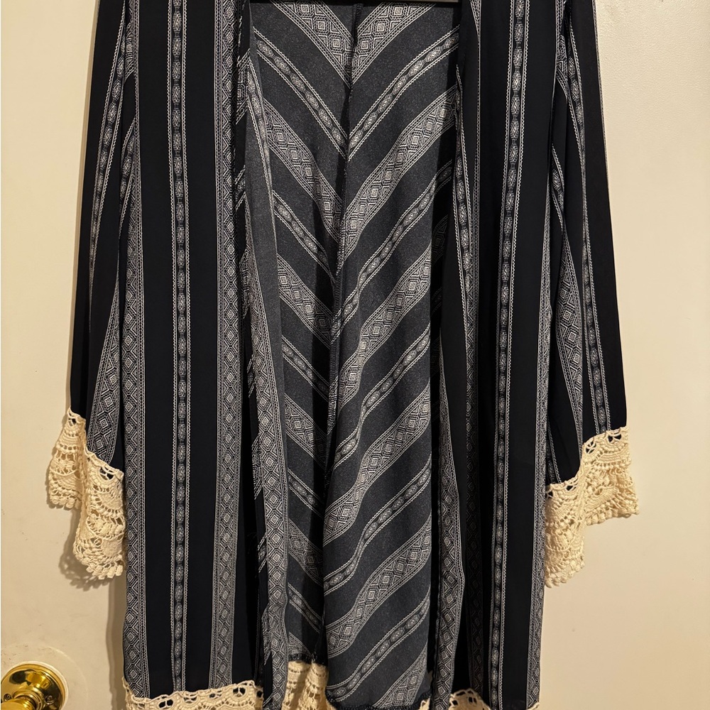 Xhilaration Navy and White Patterned kimono